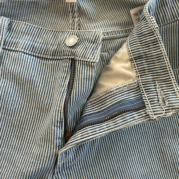 Ladies' Levi's striped knee-length (Bermuda) roll-cuff shorts, Size 16W - Picture 7 of 10